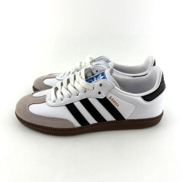 Athletic_Shoes